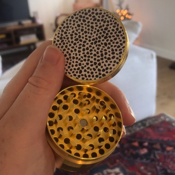 Dalmatian Print Herb Grinder with Scraper - Picture 3 of 4